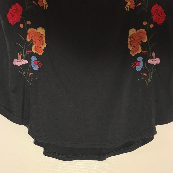 2/$15 AMERICAN EAGLE Favourite "T" Floral Size XS - Picture 4 of 7